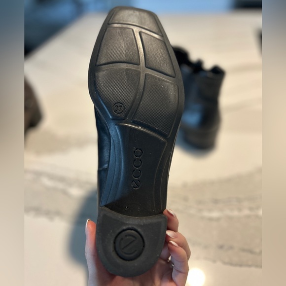 ECCO SIZE 7 ~ Black Chelsea Boots - Picture 6 of 7